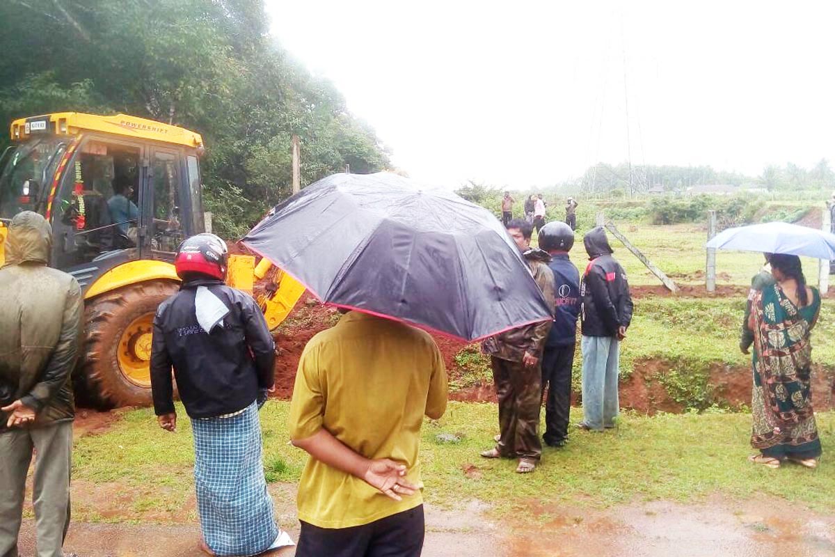 ಗ್ರಾಮ ಸಹಾಯಕರಿಗೆ ಮಚ್ಚು ತೋರಿಸಿ ಬೆದರಿಕೆ